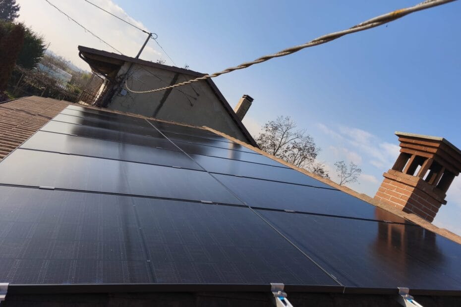 Impianto fotovoltaico SRNE da 6 kWp con accumulo 10 kW a Villafranca Piemonte (TO) 7 FOTO1 1