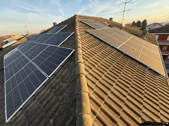 Impianto fotovoltaico Trifase FOX ESS da 15 kWp con accumulo 20 kW a Novara 6 FOTO1 3